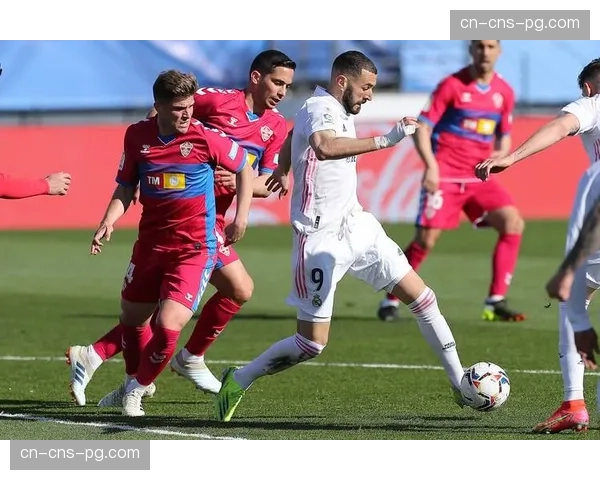 红牌！埃尔切后卫恶意犯规被直接罚下，球队少一人作战