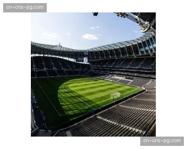 托特纳姆热刺宣布启动球场顶棚扩建工程，以增加季票持有者席位